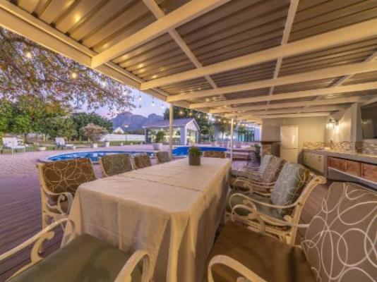 Luxcape Leo Sky Farm - Dining area