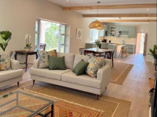 Scandi House - Photo of the whole room