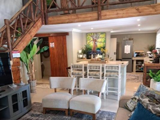 Kruger Tree Lodge - Living Room