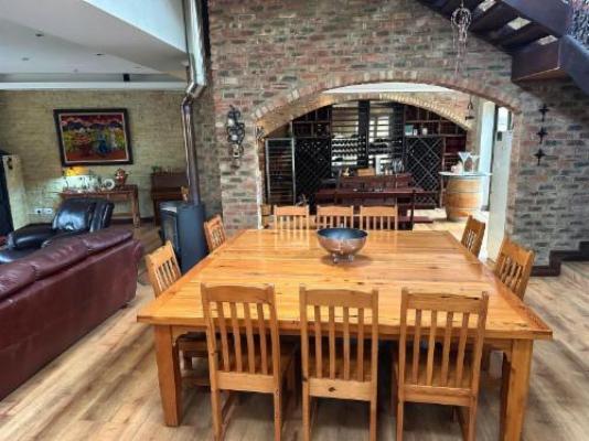 20 At Meul - Dining area