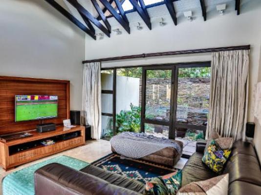 7 Lemonwood At Zimbali Luxury Villa - Communal lounge/ TV room