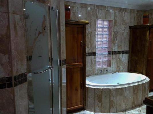 Aark Guest Lodge - 253113