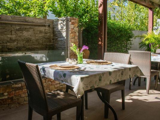 5 Seasons Guest House - 253500