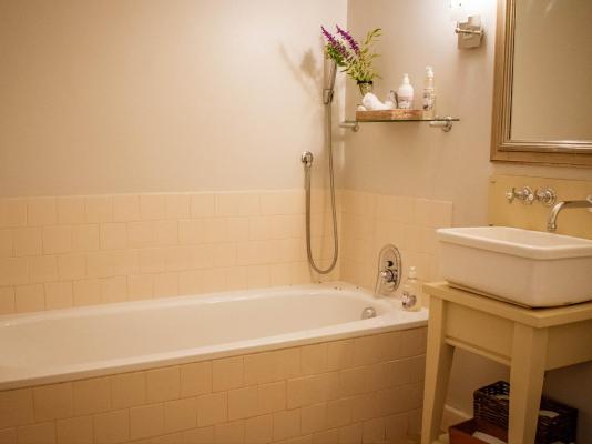 5 Seasons Guest House - 253576