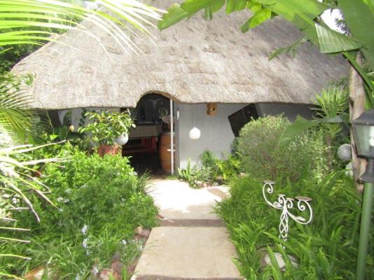 Golden Lantern Town Lodge - 253591