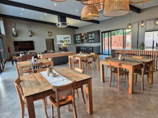 Vula Valla Game & Safaris - Dining area