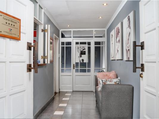 La Roca Guest House - 254452