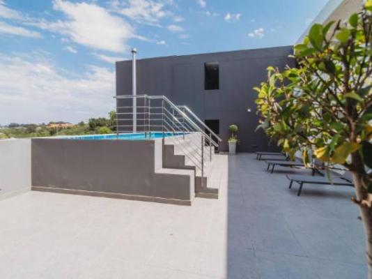 The Meadows - Swimming pool