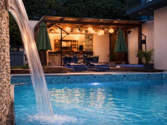 13 on Tenth - Swimming pool