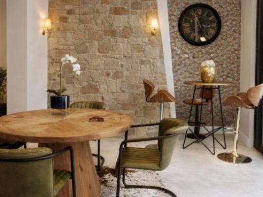 13 on Tenth - Dining area