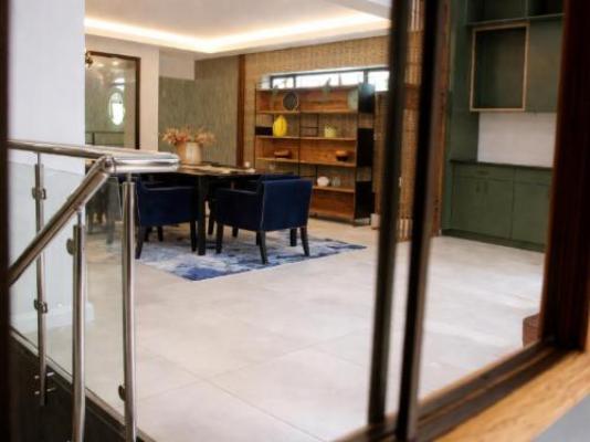 13 on Tenth - Dining area