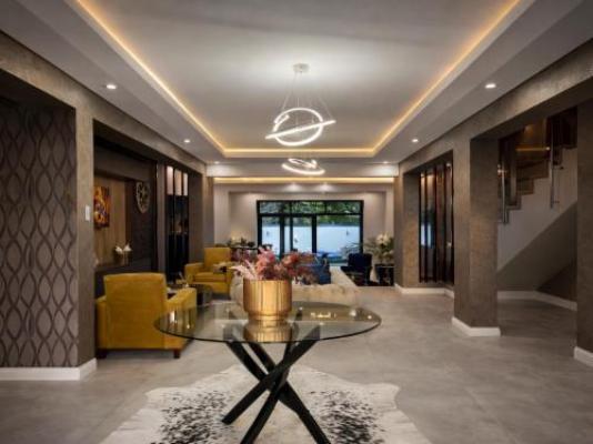 13 on Tenth - Facade or entrance