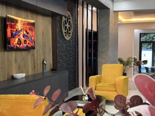 13 on Tenth - Decorative detail