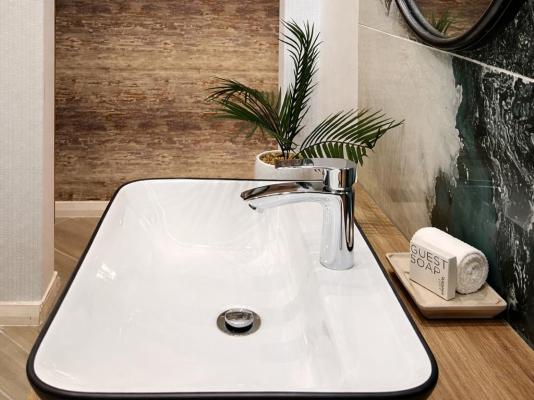 13 on Tenth - 255136