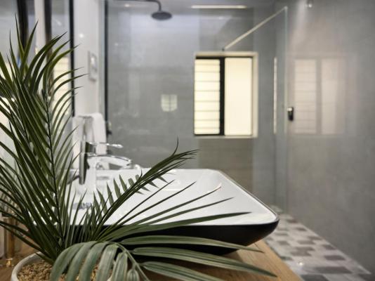 13 on Tenth - 255150