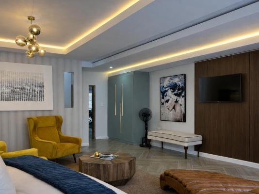 13 on Tenth - 255167