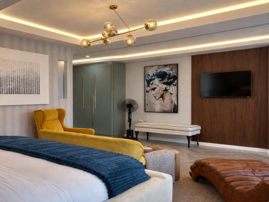 13 on Tenth - 255168