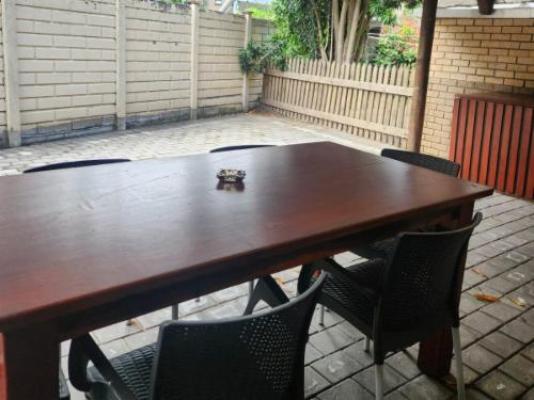 Hillton Manor Self-catering Apartments - Property / Building