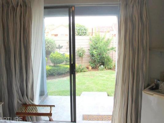 Vicky B Bed & Breakfast - 255710