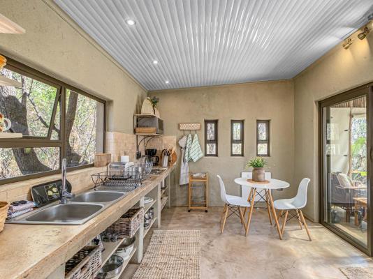 iKhaya LamaDube Game Lodge - 255744