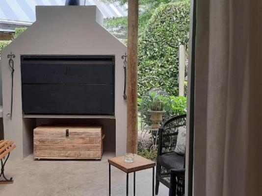 Kimi's Self Catering Guest Cottage - Patio