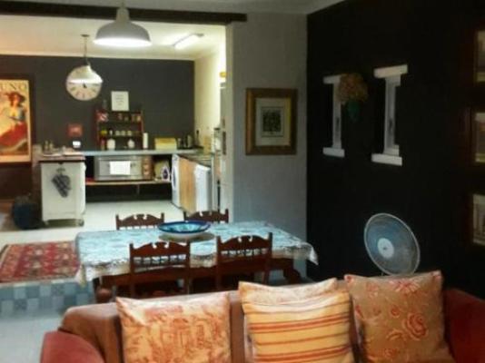 Kimi's Self Catering Guest Cottage - Living Room