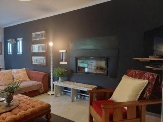 Kimi's Self Catering Guest Cottage - Living Room