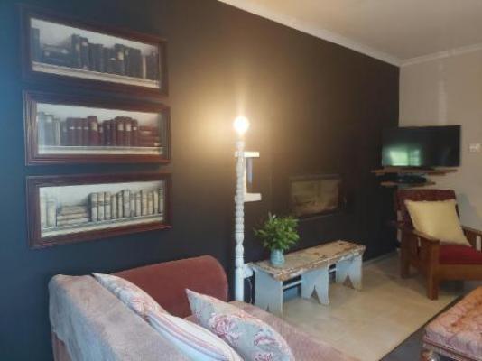 Kimi's Self Catering Guest Cottage - Living Room