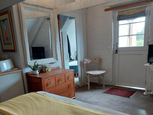 Kimi's Self Catering Guest Cottage - 256026