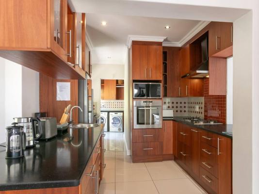 Phillip Villa - 256060