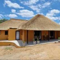 Phumula Bush Villa - Facade or entrance