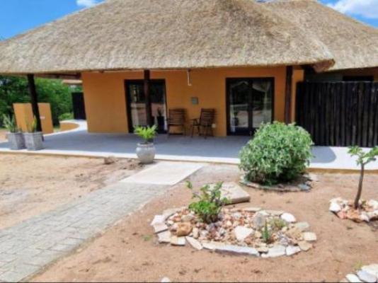 Phumula Bush Villa - Facade or entrance