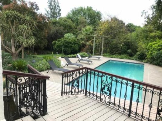 Inhle Executive Suites - Swimming pool