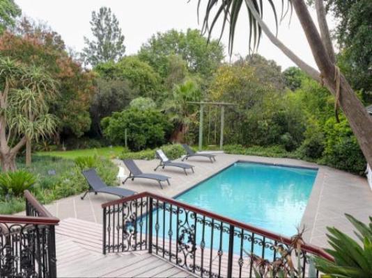 Inhle Executive Suites - Swimming pool