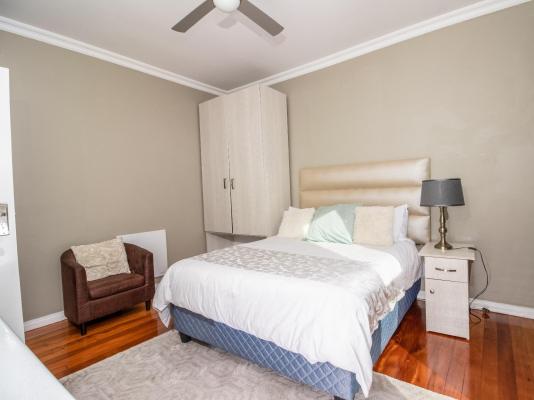 Room image 1