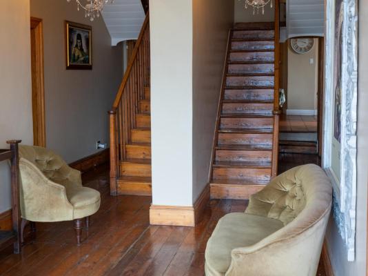 Sandstone Manor - 256802