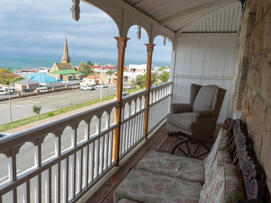 Sandstone Manor - 256810