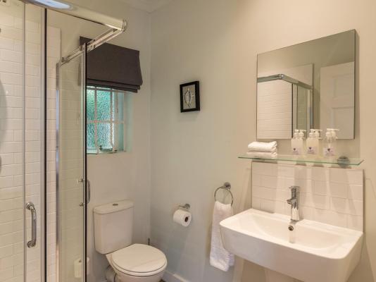 Oak Manor Boutique Guest House - 256863