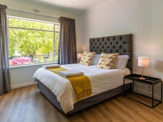 Oak Manor Boutique Guest House - 256881