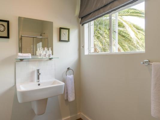 Oak Manor Boutique Guest House - 256883