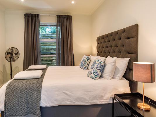 Oak Manor Boutique Guest House - 256890