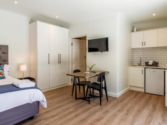 Oak Manor Boutique Guest House - 256892