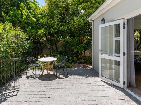 Oak Manor Boutique Guest House - 256896