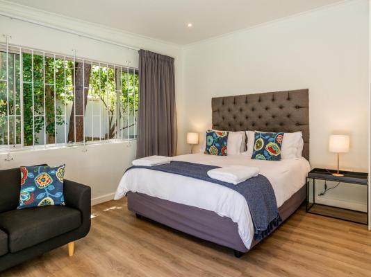 Oak Manor Boutique Guest House - 256898