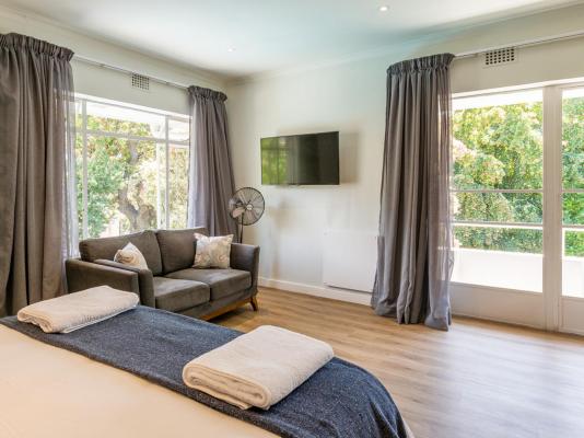 Oak Manor Boutique Guest House - 256900