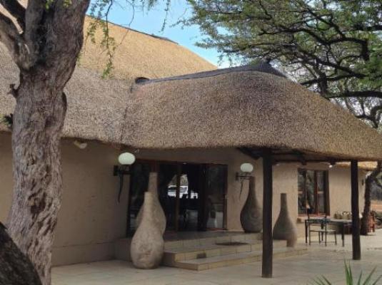 Phakela Private Game Lodge - Facade or entrance