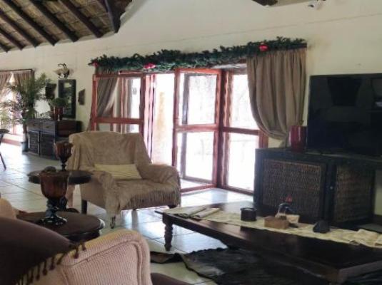 Phakela Private Game Lodge - Living Room