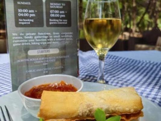 Phakela Private Game Lodge - Dining area