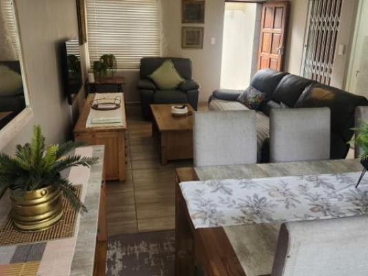 Hillton Manor Self-catering Accommodation - Living Room