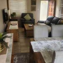 Hillton Manor Self-catering Accommodation - Living Room